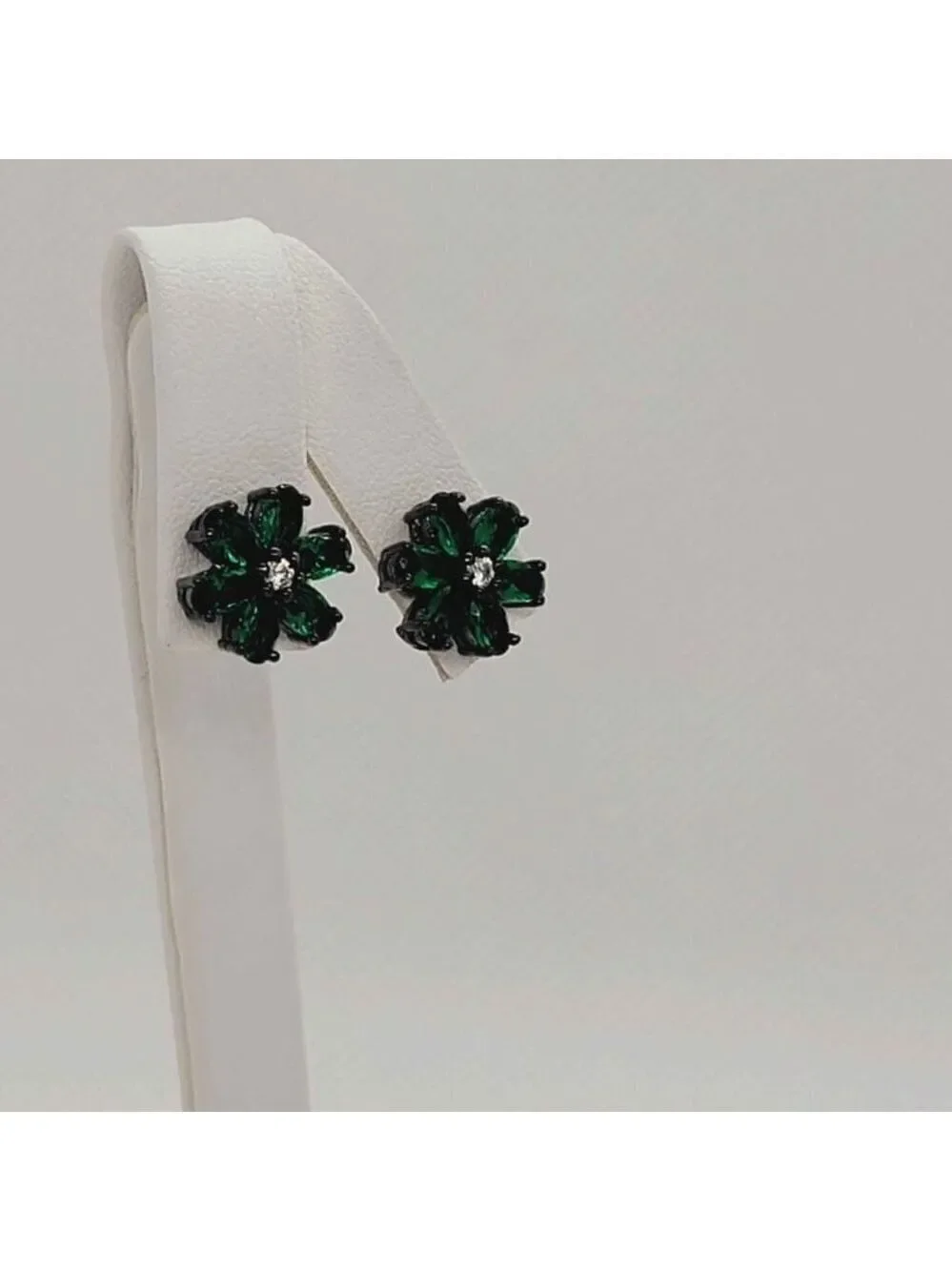 Brand New Sterling Silver 925 green gem earrings